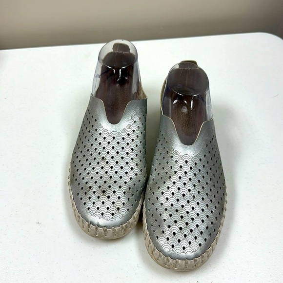 Ilse Jacobsen Tulip Perforated Slip-On
Sneaker Silver Size EU 39 - Picture 4 of 11